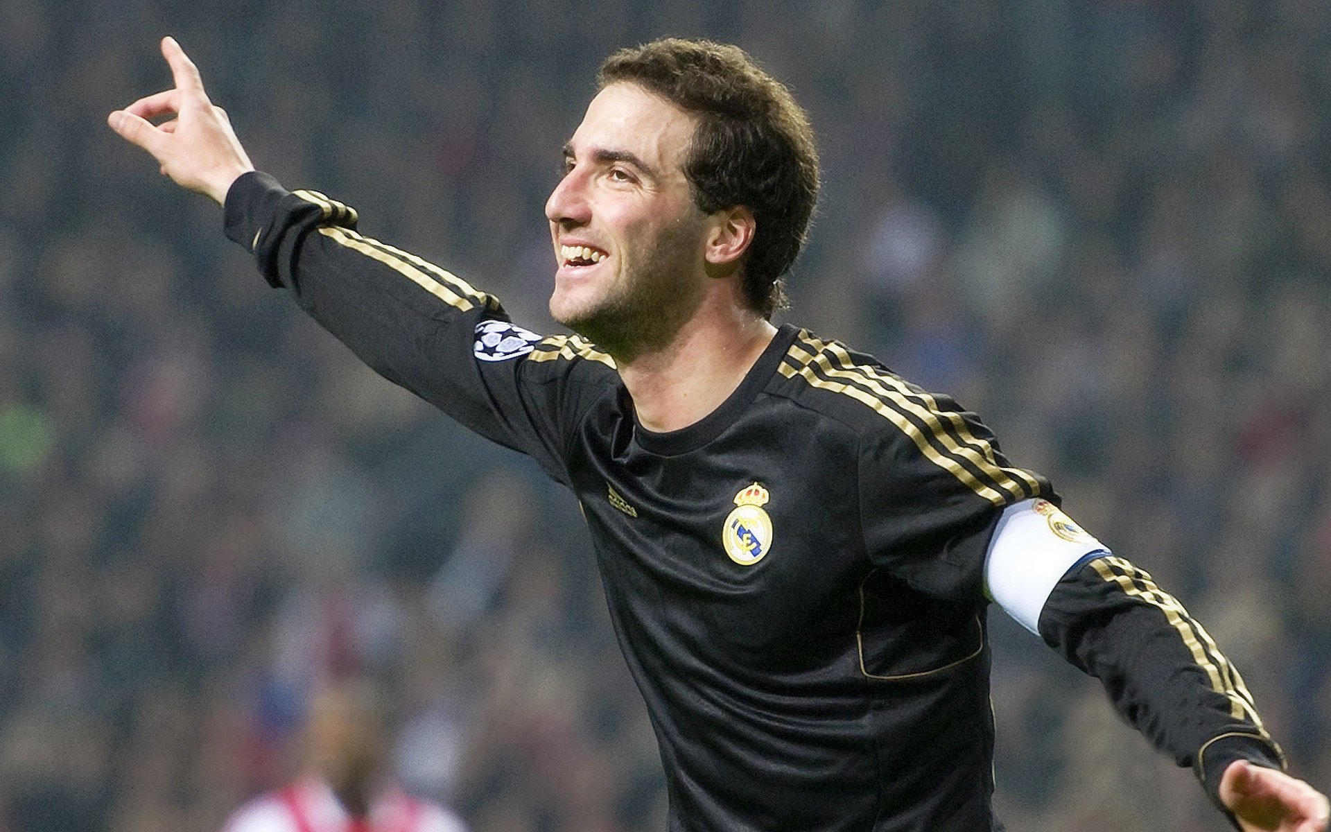 哥伦比亚骑手吉塔·日特科维奇荣获2024年最佳障碍赛骑手奖,表彰其卓越表现。